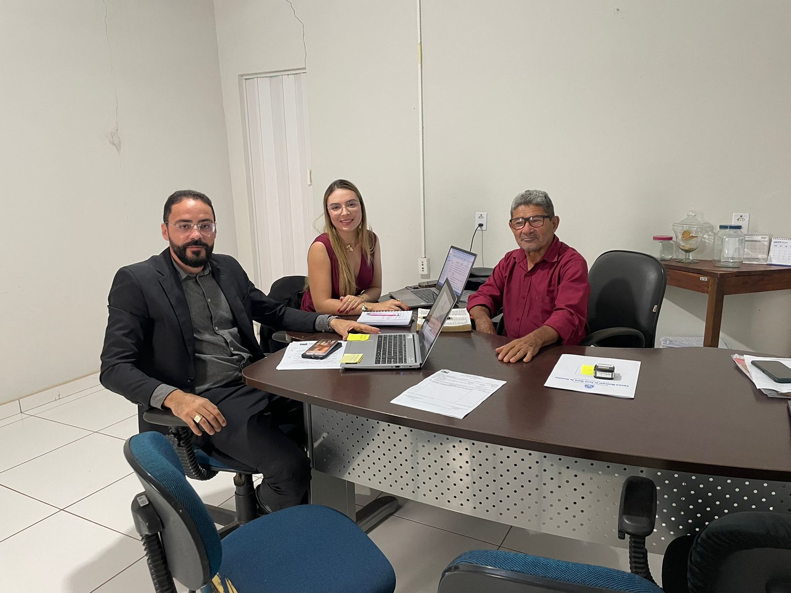 Na manhã do dia 31/01/2025 o jurídico da Câmara juntamente com sua equipe, esteve presente junto ao gabinete da presidência